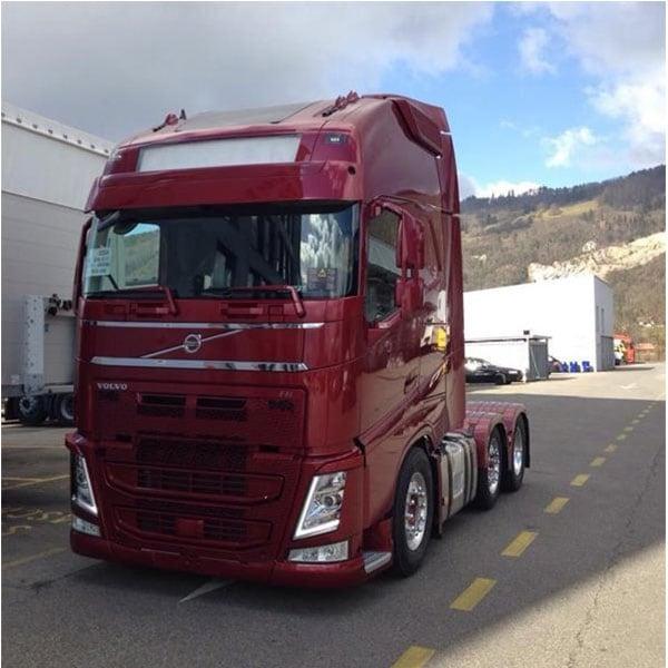 Aurinkolippa visiiri joka sopii Volvo FH4