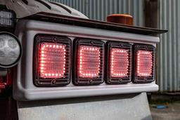 Bakljushållare med plats för 4 st IZE LED-lights, levereras parvis.