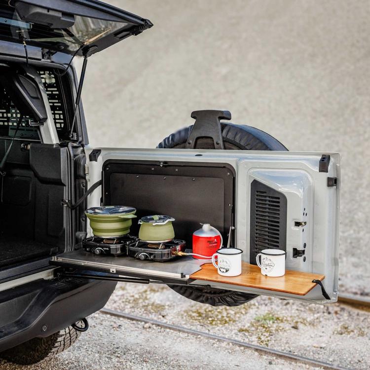Nedfällbart bakluckebord BISON GEAR New Bronco 2-dörrars 2021–>