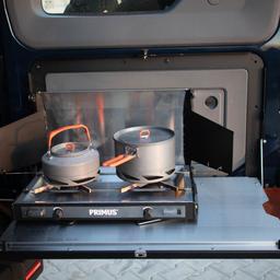 Nedfällbart bakluckebord BISON GEAR Grenadier 2023–>