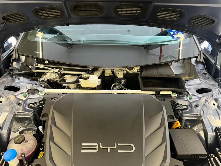 Fjäderbensstag fram övre 2-point BYD Seal 2022