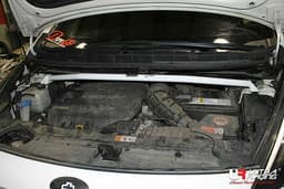 Fjäderbensstag fram övre 2-point Kia Carens 2013–2019
