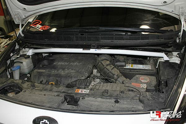 Fjäderbensstag fram övre 2-point Kia Carens 2013–2019
