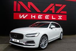 Imaz Wheels FF4 Sølv aluminiumsfælge monteret på bil i en stemningsfuld omgivelse
