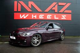 Imaz Wheels FF593 Bronze aluminiumsfælge monteret på bil i en stemningsfuld omgivelse