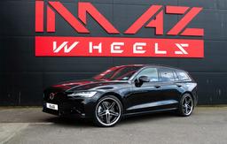 Imaz Wheels FF6 Svart aluminiumsfelger montert på bil i en stemningsfull omgivelse