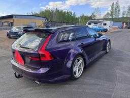Imaz Wheels FF6 Sølv aluminiumsfelger montert på bil i en stemningsfull omgivelse
