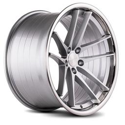 ABS Wheels F66 Silver aluminiumfälg monterade på bil i stämnigsfull miljö