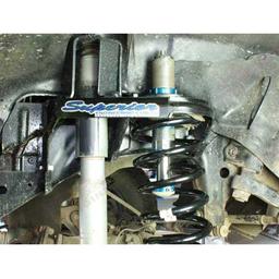 Främre hydrauliskt genomslagsstopps Superior Engineering höjning 2-3" för Nissan Patrol Y60 2088-2097 m.fl. - 2