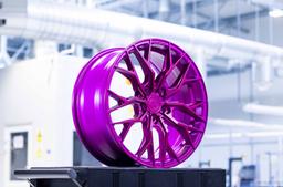 Concaver CVR1 Custom alumiinivanteet asennettuna autoon tunnelmallisessa ympäristössä