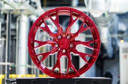 Concaver CVR1 Custom alumiinivanteet asennettuna autoon tunnelmallisessa ympäristössä