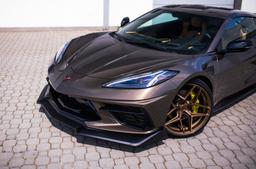 Concaver CVR2 Pronssi alumiinivanteet asennettuna autoon tunnelmallisessa ympäristössä