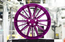 Concaver CVR7 Custom alumiinivanteet asennettuna autoon tunnelmallisessa ympäristössä