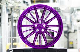 Concaver CVR7 Custom alumiinivanteet asennettuna autoon tunnelmallisessa ympäristössä