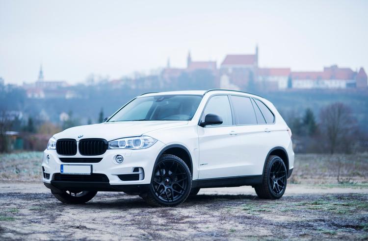 JR Wheels JR18 Grey alloy wheel mounted on car in an atmospheric setting