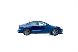 JR Wheels JR45 Grå aluminiumsfælge monteret på bil i en stemningsfuld omgivelse