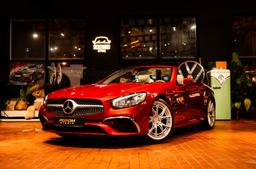 JR Wheels JR50 Sølv aluminiumsfelger montert på bil i en stemningsfull omgivelse