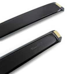 Vindavvisare fram och bak till bilen i närbild