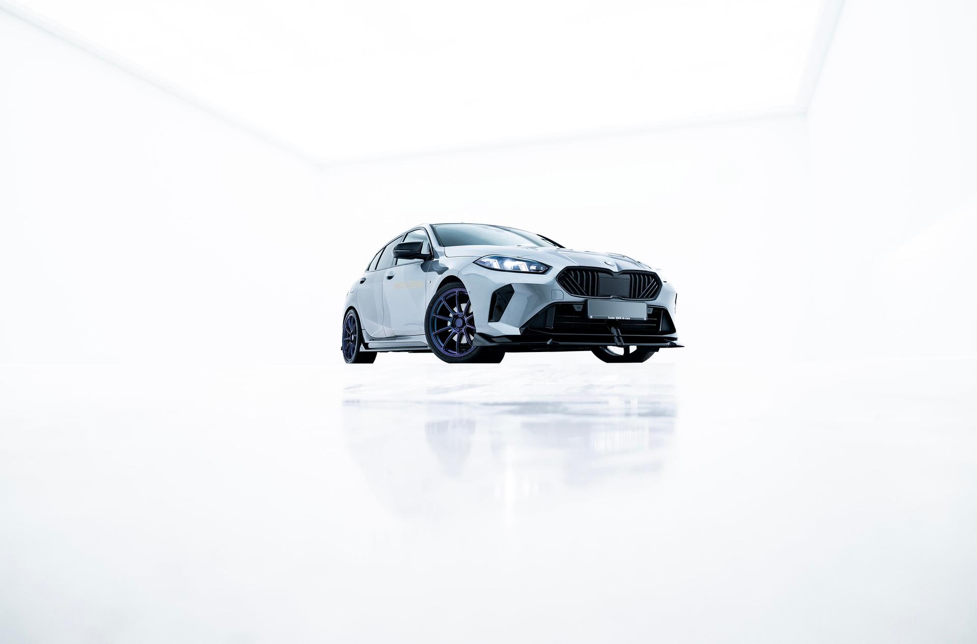 JR Wheels SL-04 Custom aluminiumfälg monterade på bil i stämnigsfull miljö