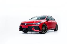 JR Wheels SL-05 Brons aluminiumfälg monterade på bil i stämnigsfull miljö