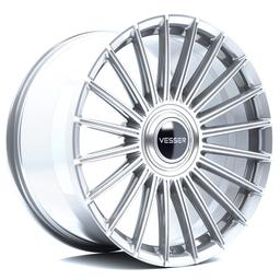 Vesser VSR5 Gloss White aluminiumsfelger montert på bil i en stemningsfull omgivelse